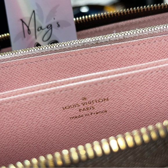 Louis Vuitton: Dog Zippy Monogram LV Leather Clutch Wallet - Picture 12 of 16